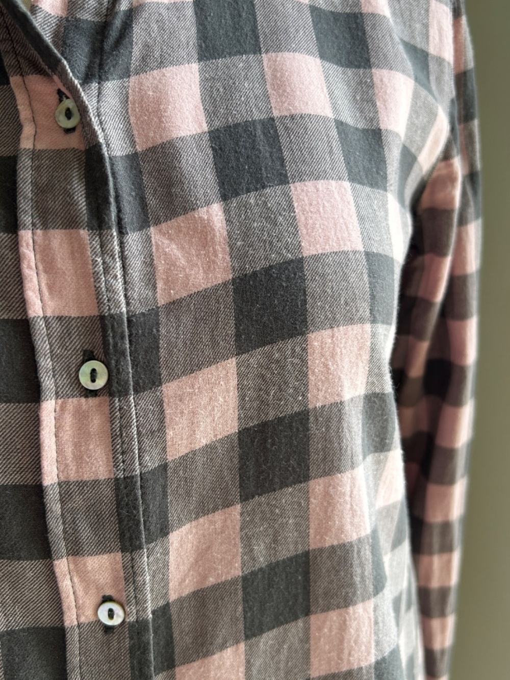 H&M pink gray plaid checked button-up flannel shirt - Picture 3 of 6